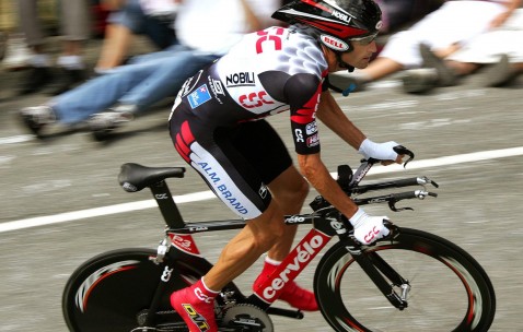 开云官方app入口-北欧坚盾与南美利刃的独幕剧，当奥地利铁骑踏碎瑞典寒霜，阿圭罗的灵光成为唯一解