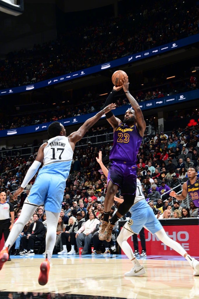 老鹰球队主场失望，连遭三连败