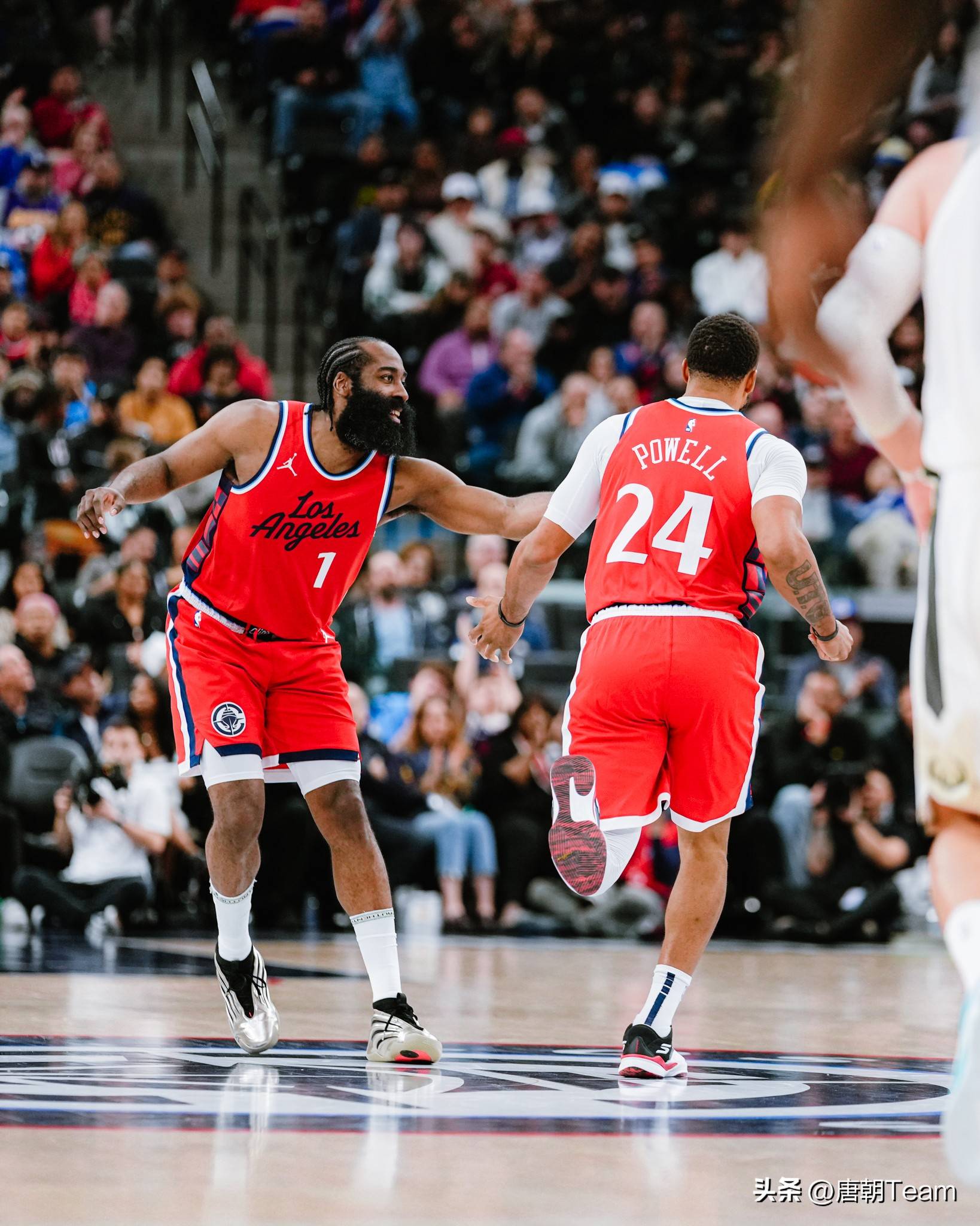 猛龙击败快船：伦纳德的关键表现帮助球队获胜