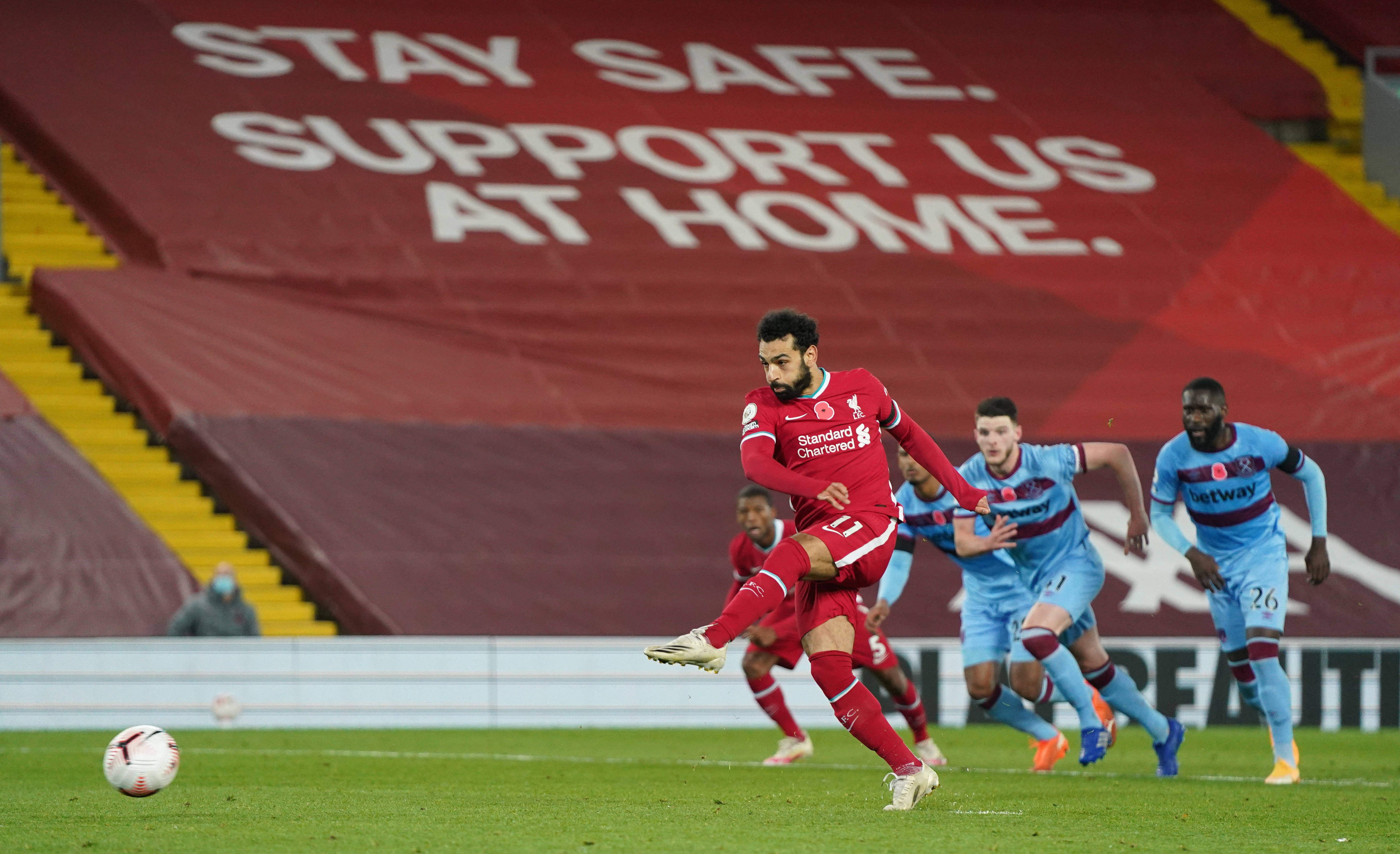 防线失误导致失球险胜,球队士气大增 防线失误导致失球险胜,球队士气大增